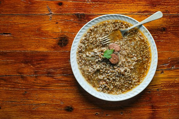 Comment choisir un rice cooker avec fonction de cuisson différée pour des repas prêts à l'heure souhaitée ?